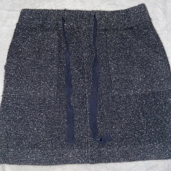LOFT Dresses & Skirts - Chic and classy adjustable Loft skirt
